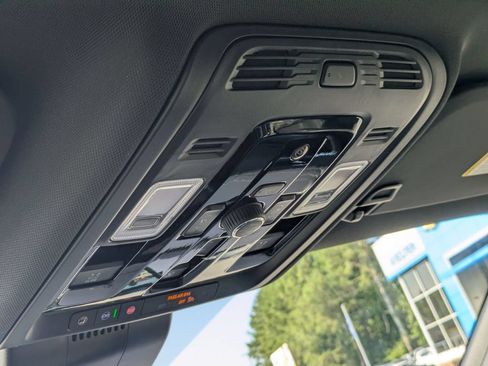 New 2026 Chevrolet Suburban Premier AWD/4WD image 27
