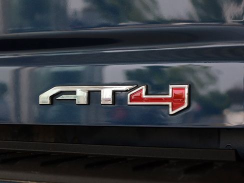 Used 2022 GMC Sierra 2500 AT4 image 38