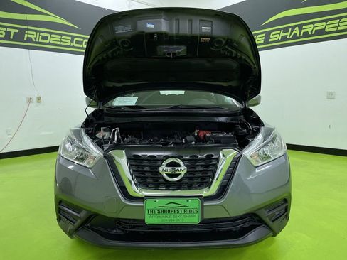 Used 2018 Nissan Kicks SV image 4
