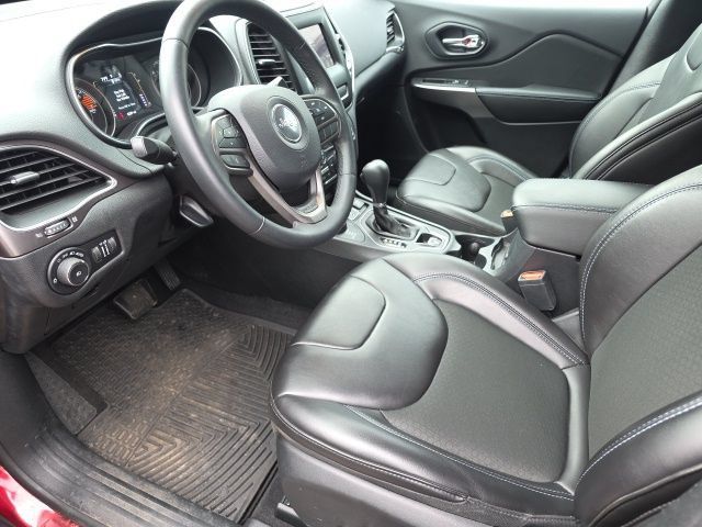 Used 2019 Jeep Cherokee Latitude Plus AWD/4WD image 31