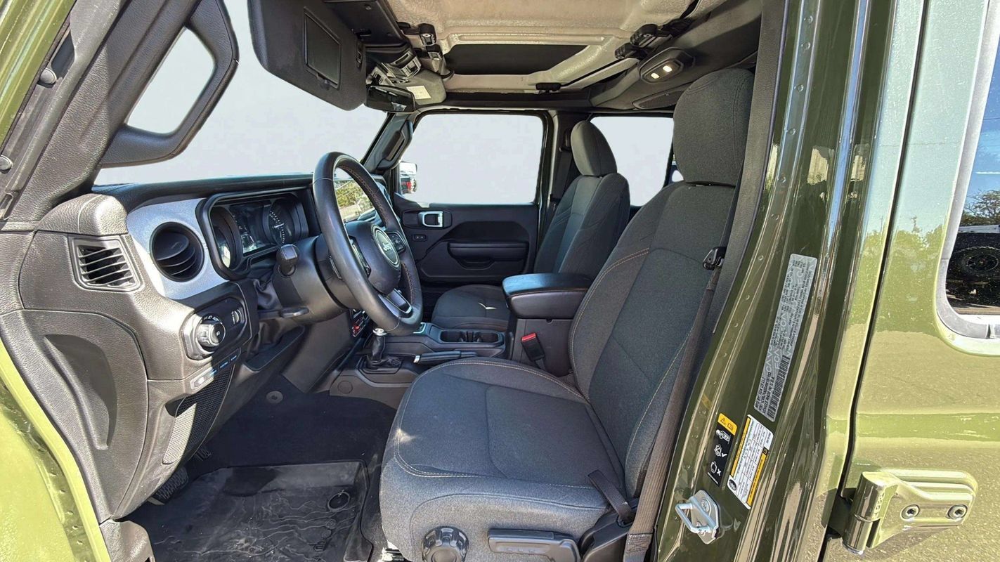 Used 2024 Jeep Wrangler Unlimited AWD/4WD image 11