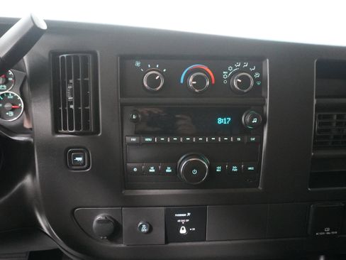 Used 2018 Chevrolet Express 2500 w/ Driver Convenience Package image 14