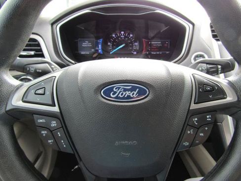 Used 2019 Ford Fusion SE FWD image 18