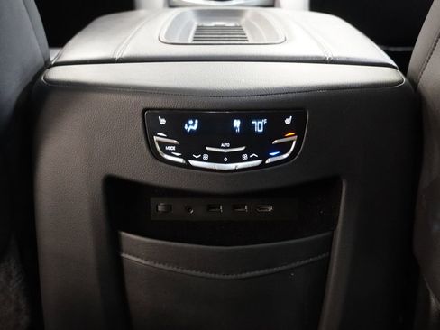 Used 2019 Cadillac Escalade ESV Luxury image 34