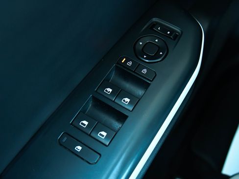 Used 2025 Kia K4 GT-Line w/ GT-Line Premium Package image 39