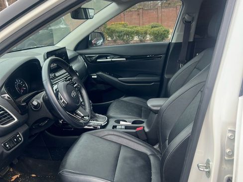 Used 2021 Kia Seltos SX w/ SX Sunroof Package image 25