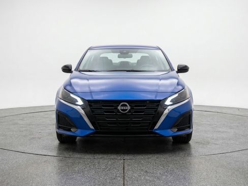 Used 2025 Nissan Altima 2.5 SV image 2