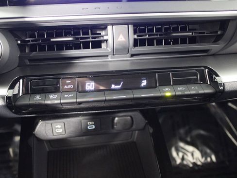 Used 2024 Toyota Prius LE image 15