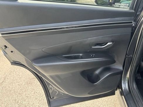 Used 2022 Hyundai Tucson SEL FWD image 11