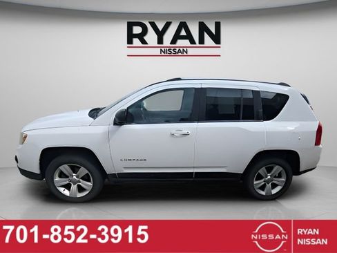 Used 2013 Jeep Compass Latitude AWD/4WD image 4