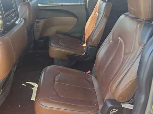 Used 2017 Chrysler Pacifica Limited FWD image 4