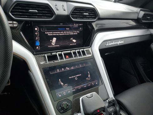 Used 2021 Lamborghini Urus image 33