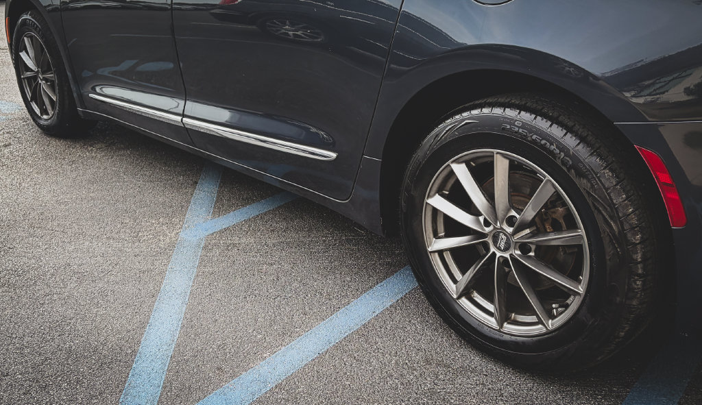 Used 2019 Chrysler Pacifica Limited w/ Tire & Wheel Group FWD image 32