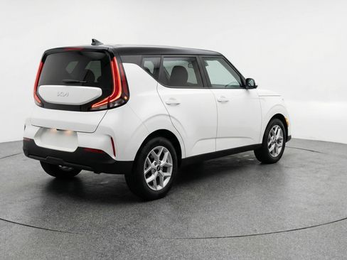 Used 2025 Kia Soul LX w/ LX Technology Package FWD image 9