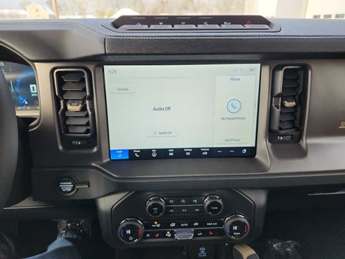 New 2025 Ford Bronco Badlands image 13