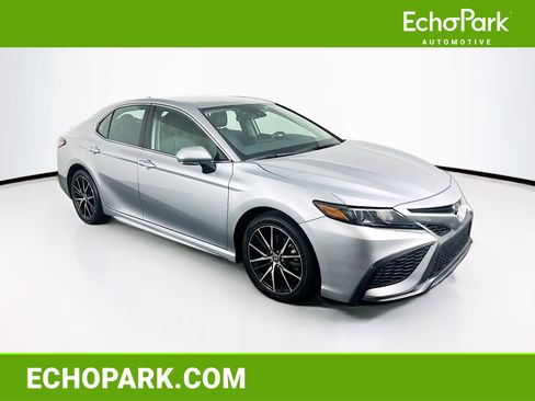 Used 2024 Toyota Camry SE FWD image 1