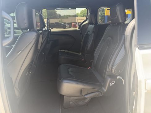 Used 2018 Chrysler Pacifica Touring-L Plus FWD image 23