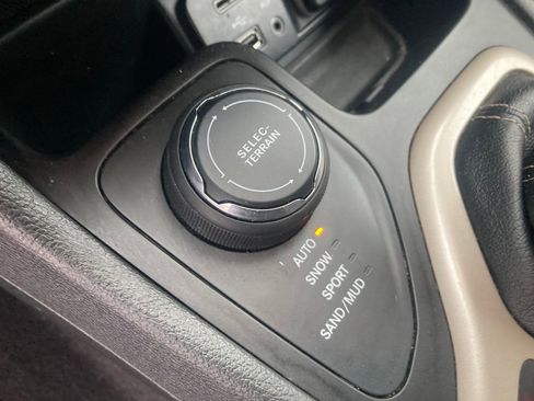 Used 2017 Jeep Cherokee Latitude image 38