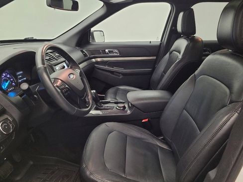 Used 2018 Ford Explorer XLT w/ Equipment Group 202A AWD/4WD image 17