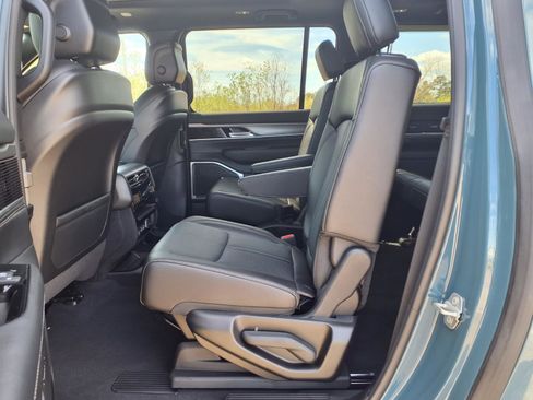 New 2026 Jeep Grand Wagoneer L 4WD w/ Premium Group I image 7