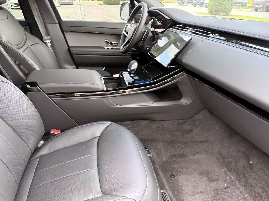 New 2027 Land Rover Range Rover Sport SE AWD/4WD image 10