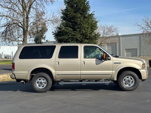 Used 2005 Ford Excursion Limited image 5