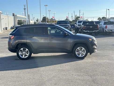 Used 2024 Jeep Compass Latitude image 6