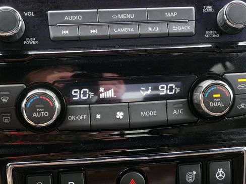 Used 2023 Nissan Titan Platinum Reserve w/ Moonroof Package image 23