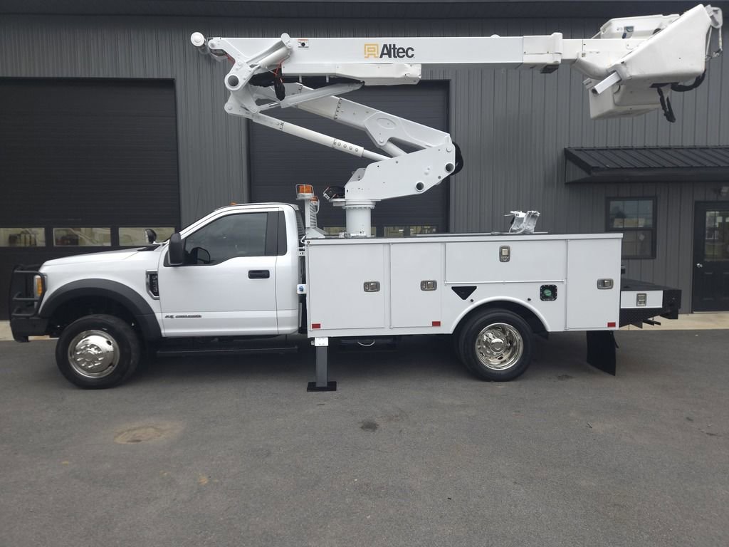 Used 2017 Ford F550 4x4 Regular Cab Super Duty image 1