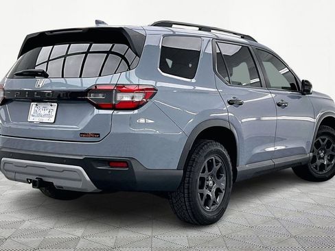 Used 2023 Honda Pilot TrailSport image 2