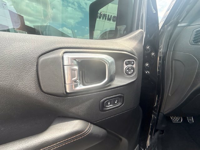 Used 2022 Jeep Wrangler Unlimited Rubicon w/ Dual Top Group AWD/4WD image 14