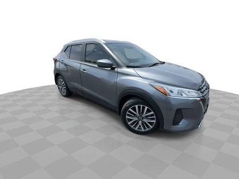 Used 2022 Nissan Kicks SV FWD image 2