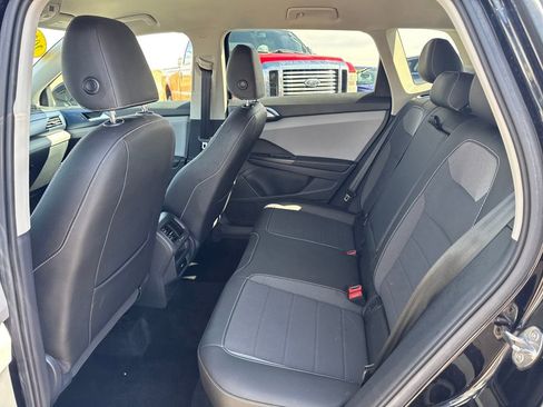 Used 2024 Volkswagen Taos SE image 32