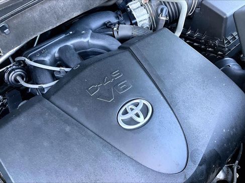Used 2017 Toyota Highlander XLE AWD/4WD image 31
