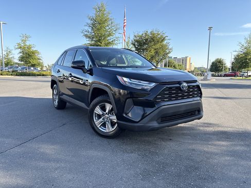 Used 2023 Toyota RAV4 XLE AWD/4WD image 2