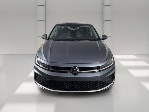Used 2025 Volkswagen Jetta SE w/ Sunroof Package FWD image 3
