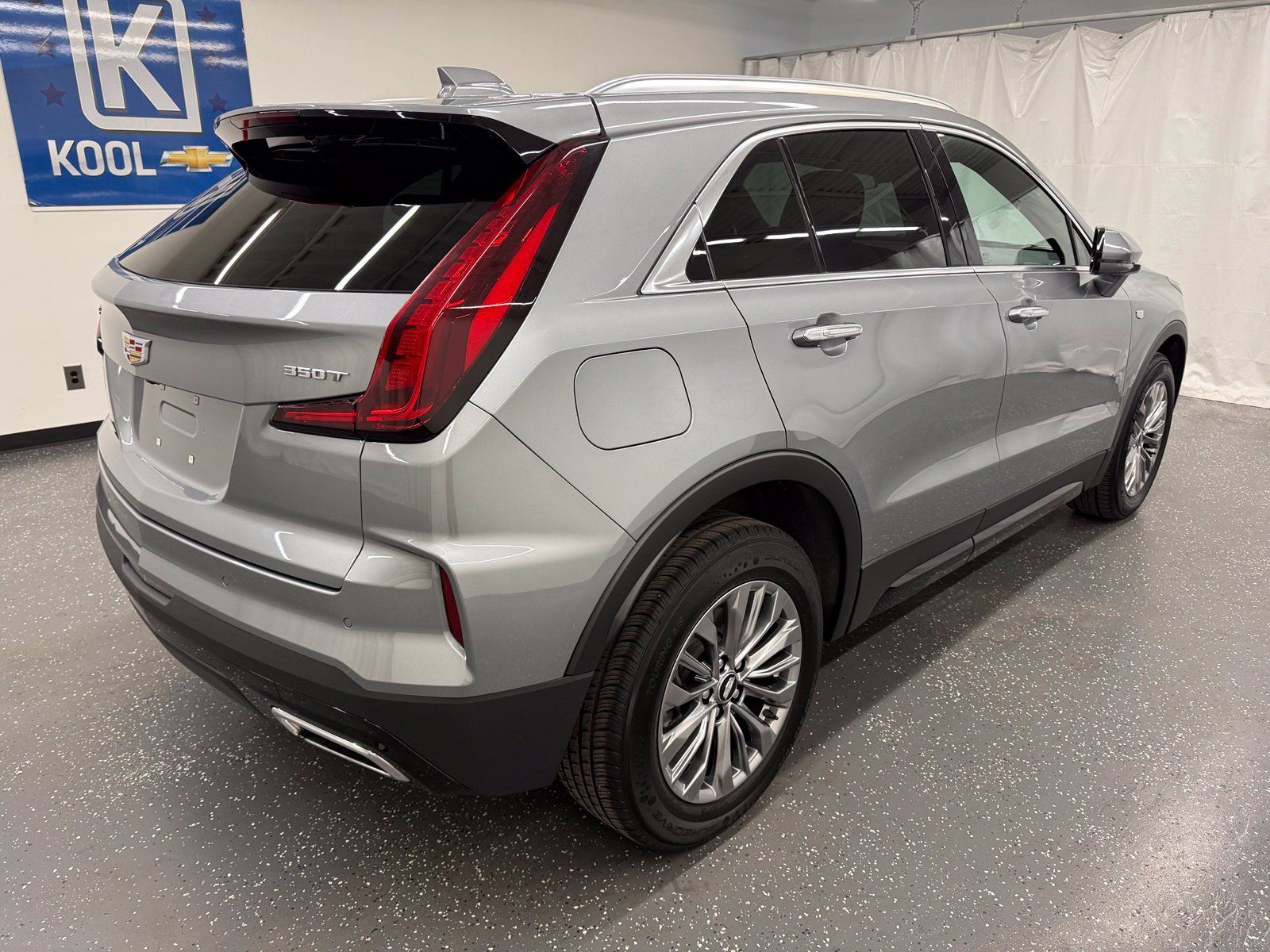 Used 2024 Cadillac XT4 Premium Luxury FWD image 2