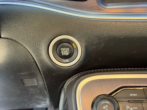 Used 2016 Dodge Challenger SXT w/ Driver Convenience Group image 33