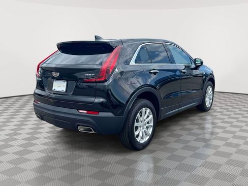 Used 2023 Cadillac XT4 Luxury w/ Cold Weather Package FWD image 3
