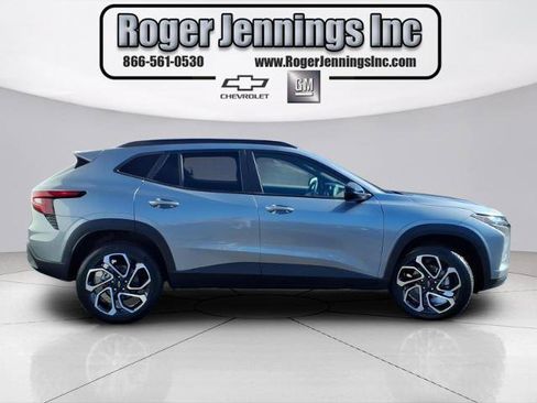 Used 2025 Chevrolet Trax RS w/ Driver Confidence Package image 5