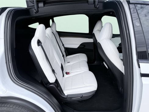 Used 2023 Tesla Model X image 42