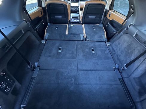 Used 2017 Land Rover Discovery HSE Luxury image 34