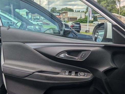New 2025 Buick Envista Preferred image 11