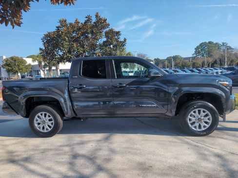 Certified 2025 Toyota Tacoma SR5 image 11