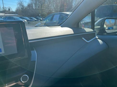 Used 2025 Toyota Corolla LE image 29