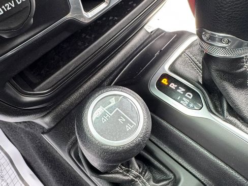 Used 2020 Jeep Wrangler Unlimited Sahara AWD/4WD image 15