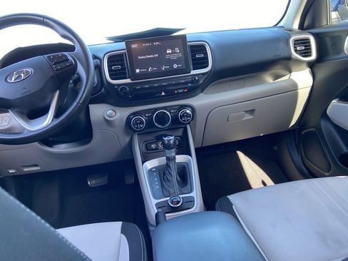 Used 2024 Hyundai Venue SEL image 14