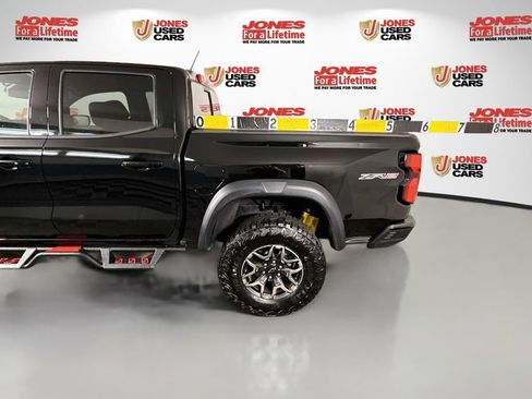 Used 2025 Chevrolet Colorado ZR2 w/ Technology Package AWD/4WD image 30