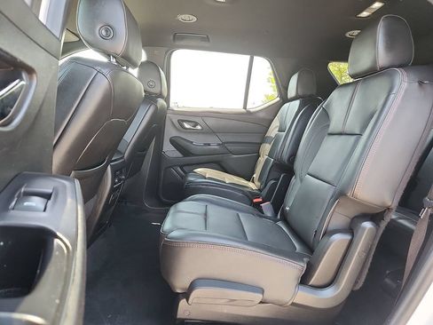 Used 2022 Chevrolet Traverse RS w/ LPO, Cargo Package FWD image 6