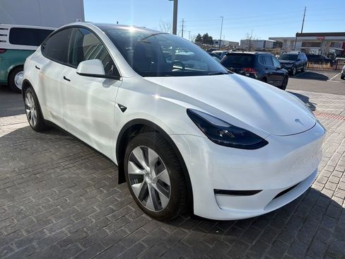 Used 2023 Tesla Model Y Long Range image 7
